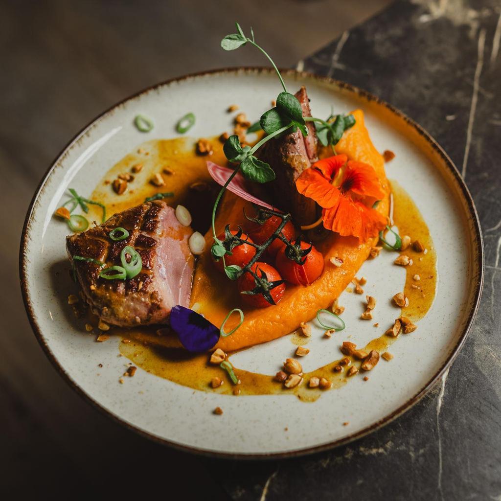 Logis Loire Hotel - Les Cocottes Restaurant Les Rosiers Екстериор снимка