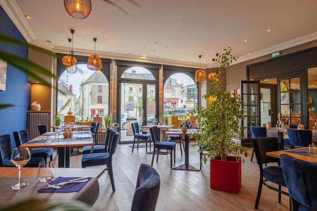 Logis Loire Hotel - Les Cocottes Restaurant Les Rosiers Екстериор снимка