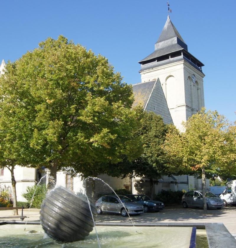 Logis Loire Hotel - Les Cocottes Restaurant Les Rosiers Екстериор снимка
