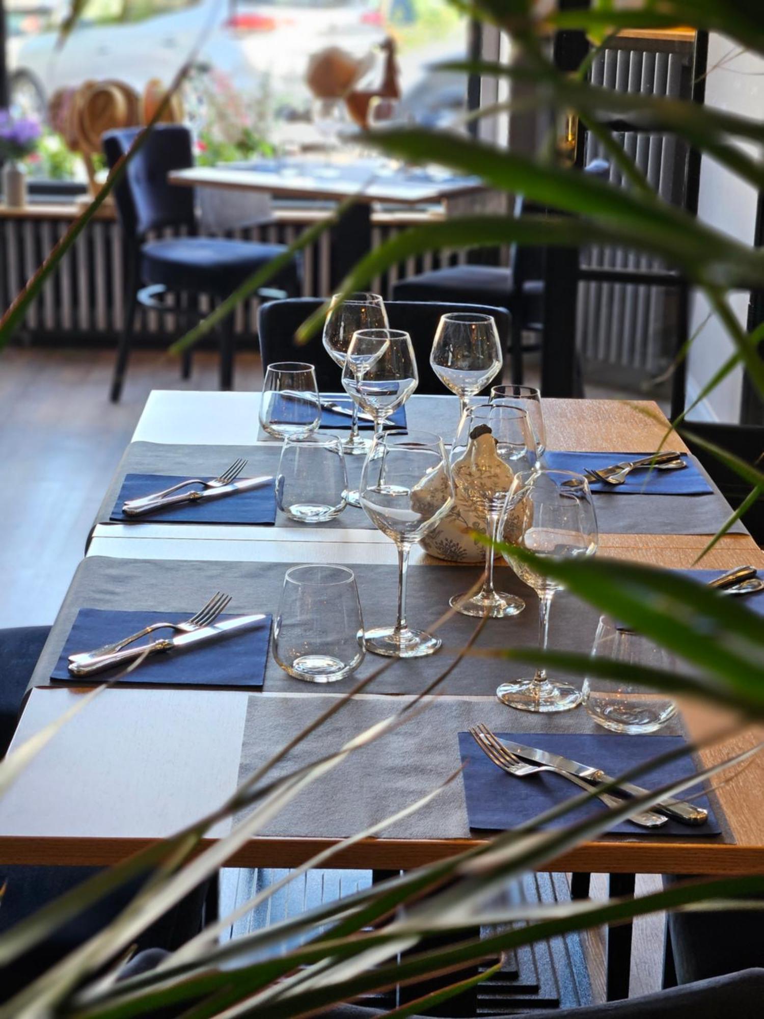 Logis Loire Hotel - Les Cocottes Restaurant Les Rosiers Екстериор снимка