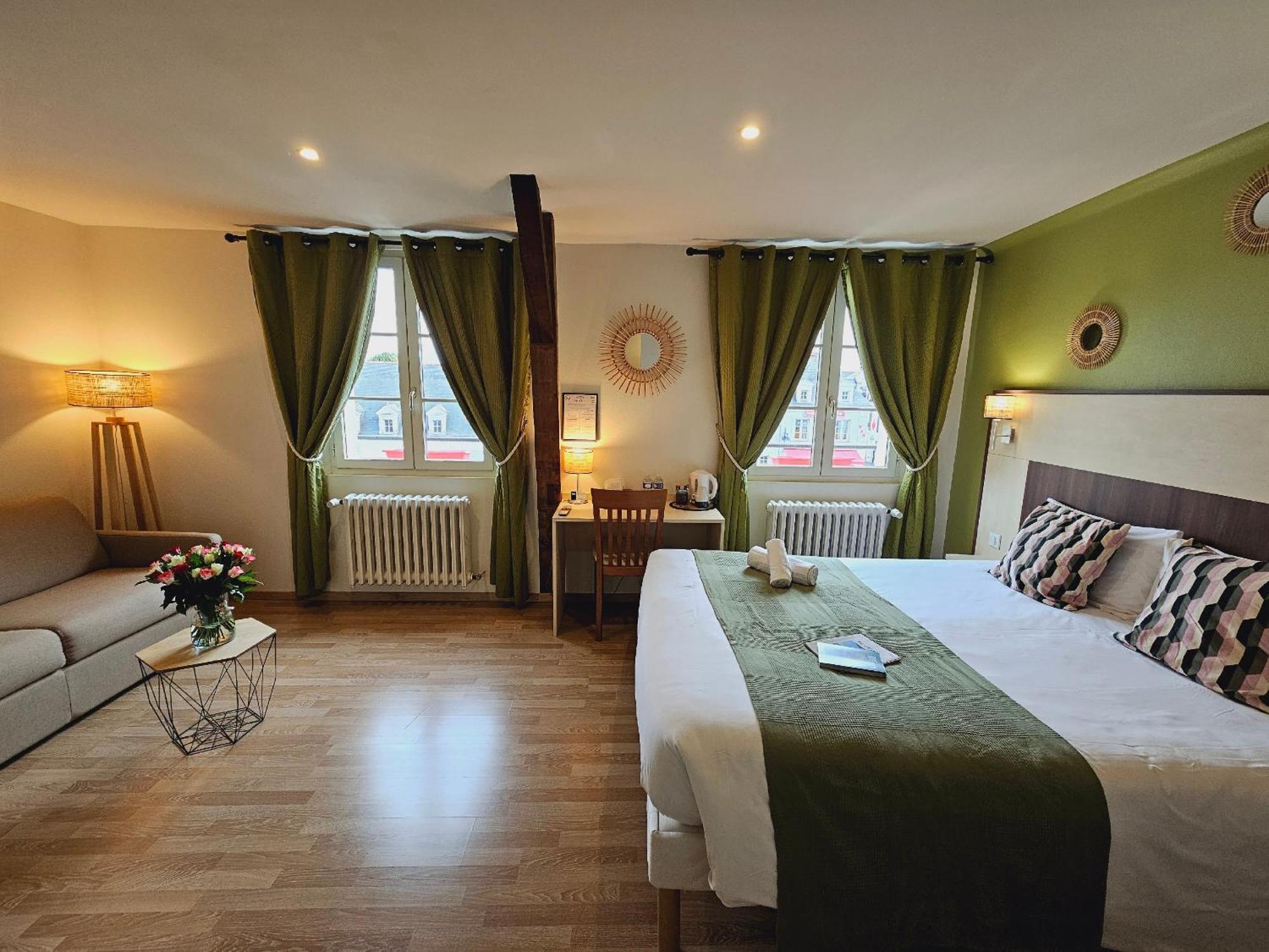 Logis Loire Hotel - Les Cocottes Restaurant Les Rosiers Стая снимка