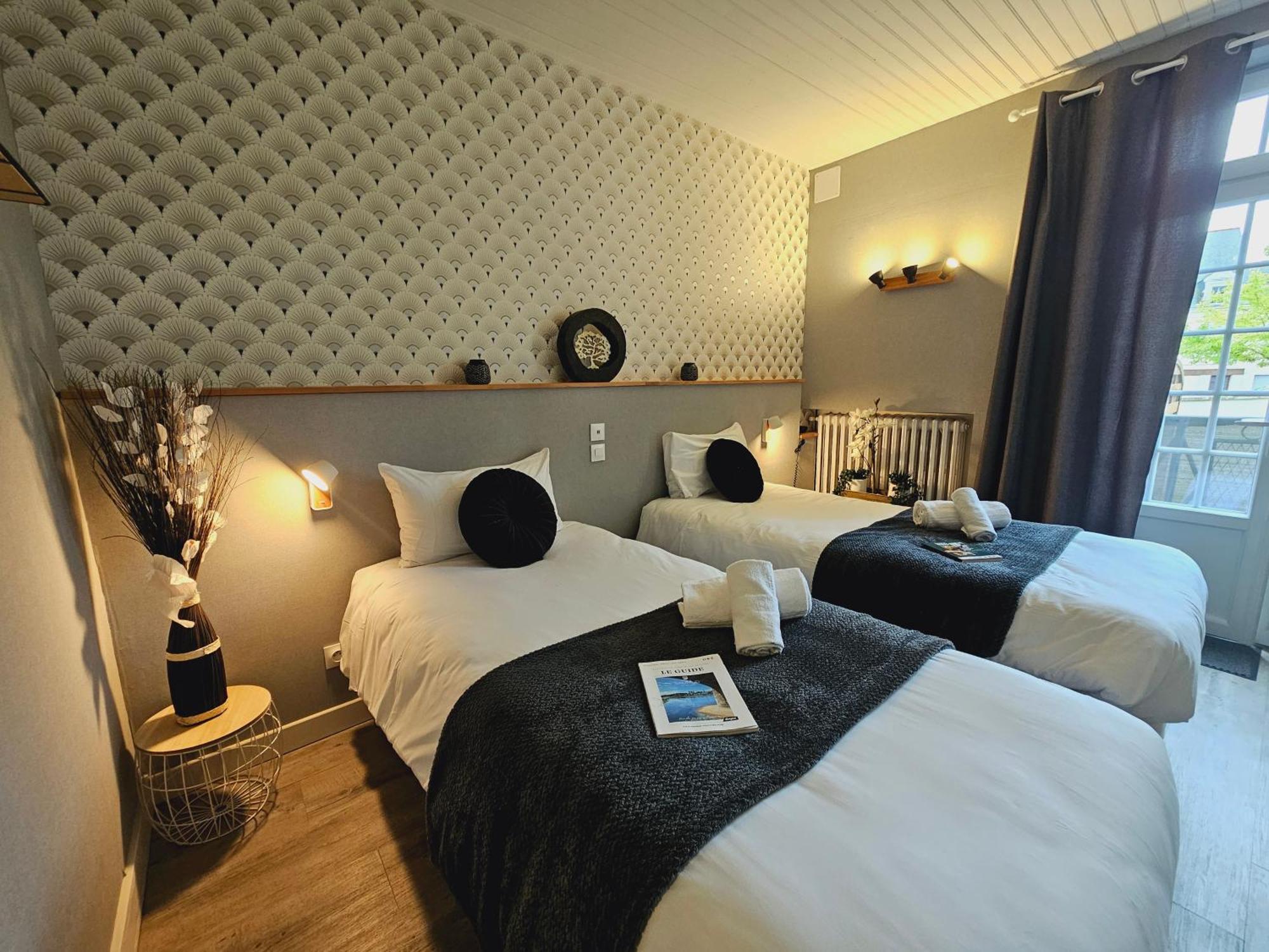 Logis Loire Hotel - Les Cocottes Restaurant Les Rosiers Екстериор снимка